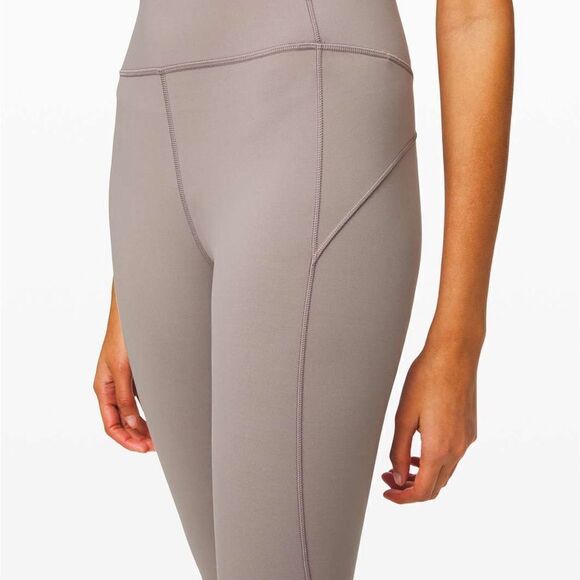 Lululemon In Movement Tight 25" *Everlux
Dark Chrome Sz 4 - Picture 6 of 12